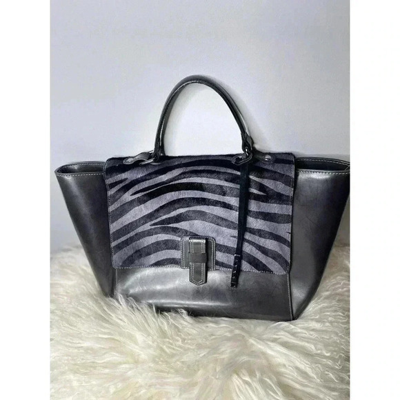 Innue Handbag Black With Purple & Black Cowhide, Tote Bag With Silver Hardware - Picture 2 of 8